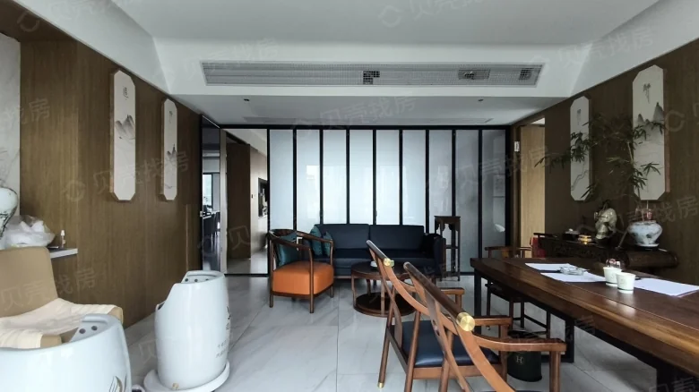 Platinum Crystal Sky Residence - View 3