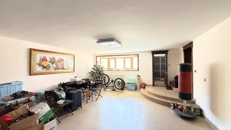 Jade-like garden in the central district - View 9