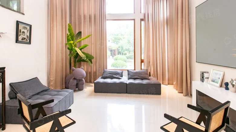 Heavenly Horse Golf Villa - View 1