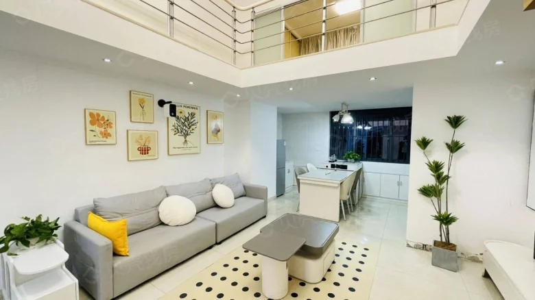 Orange Apartment - View 3