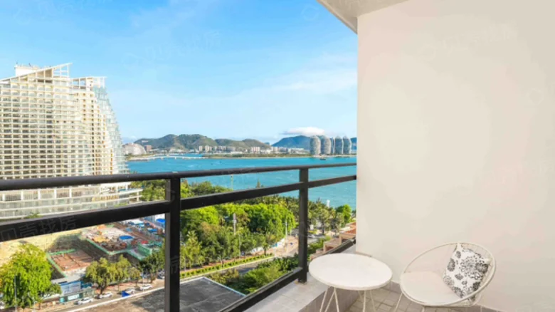 Sanya Golden Phoenix Seaview Apartment - View 4