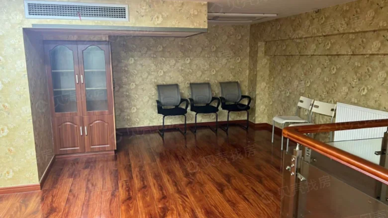 Orange Apartment - View 2