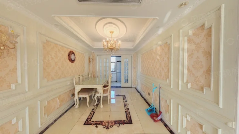 Poly Champagne International - View 3