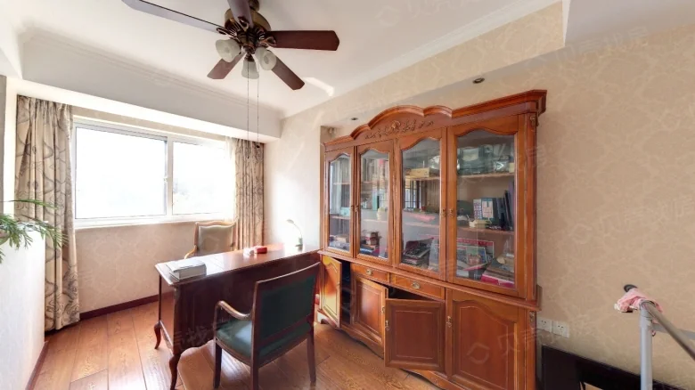 Lakeshine Radiant Ode - View 1