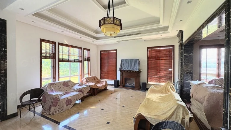 Island Villa Garden - View 2