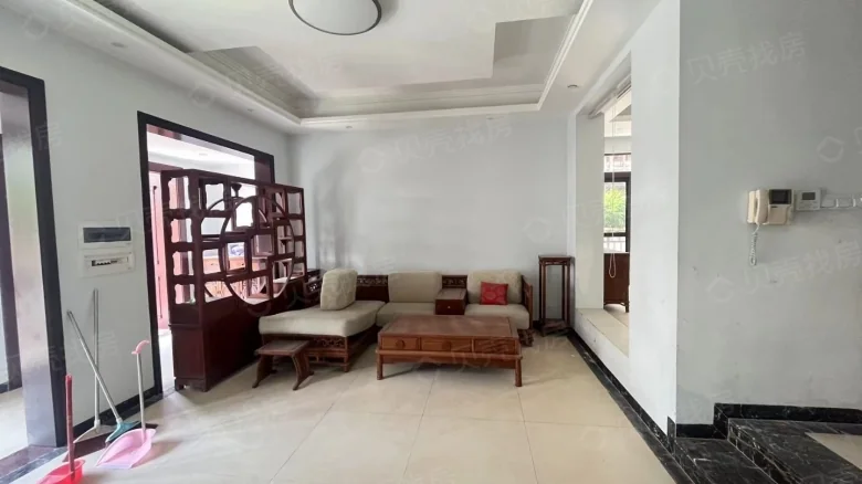 Rongyu Compound или более точно в контексте имен местности может быть - View 2