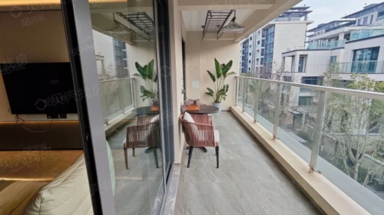 China Residences Lantai Mansion - View 2