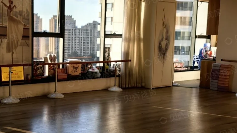 China Miaomiao Skyland - View 1