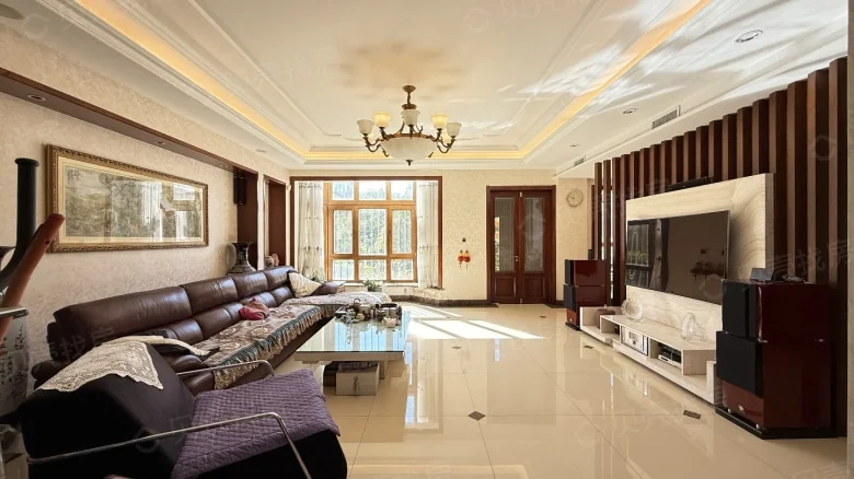 Jade-like garden in the central district - View 8