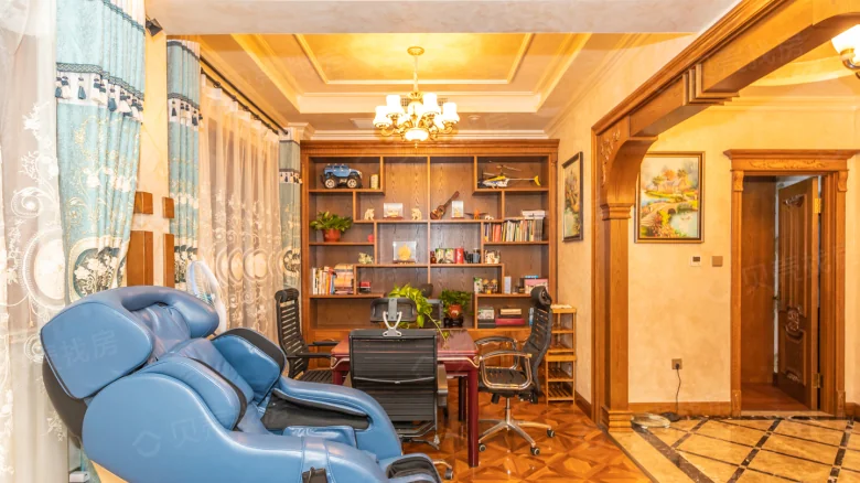 Red Star Venice Manor - View 4