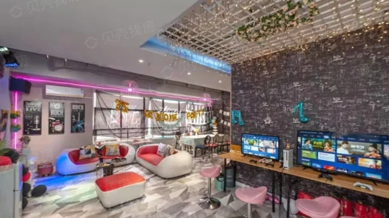 Spanish Style Street - View 3