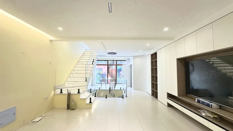 Villa residence or mansion. - View 1