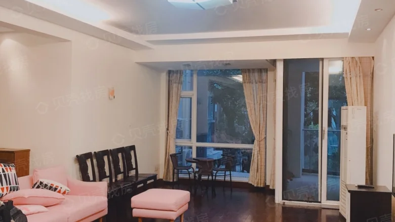 Donghu天下 can be directly translated as - View 3