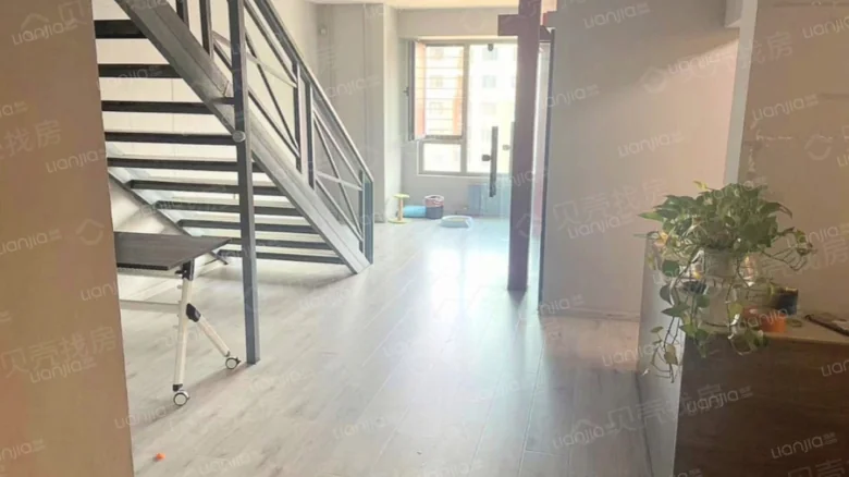 Golden Cup of Ten Thousand Treasures - View 2