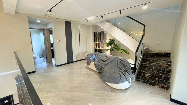 Mission Hills Villa - View 3