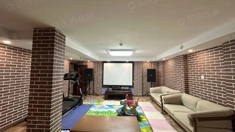 Peninsula Mansion - View 8