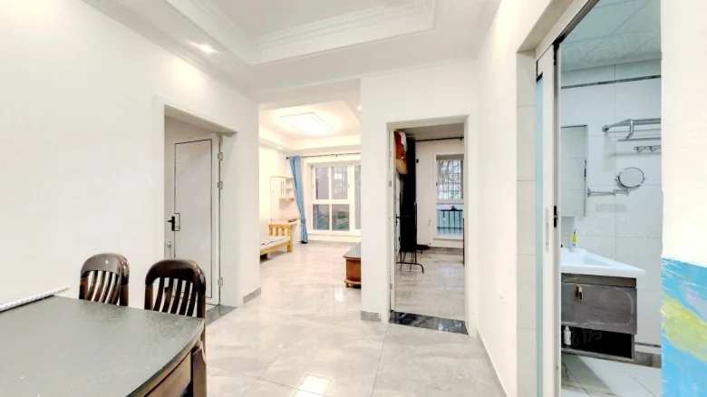 Queen International - View 1