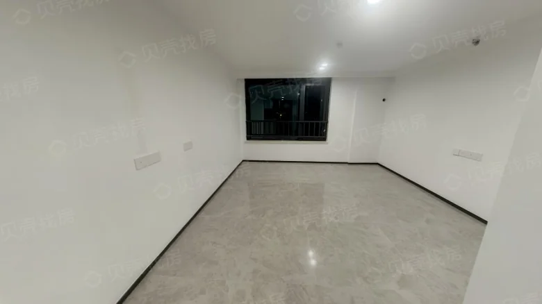 Poly Punta Rosa Grandeur Hub - View 1