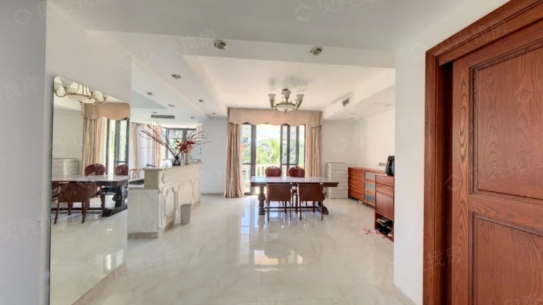 Golden Fingers Hainan Grand Mansion - View 1