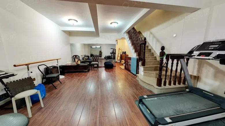 Hundred Traders Lancian Villa - View 2