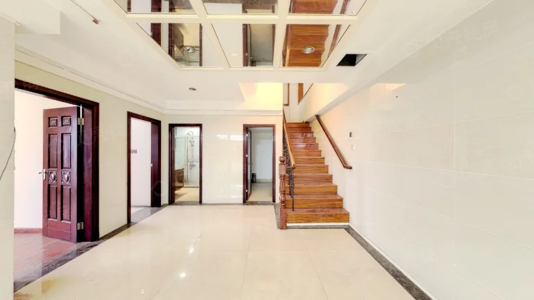 International Apartment - View 7