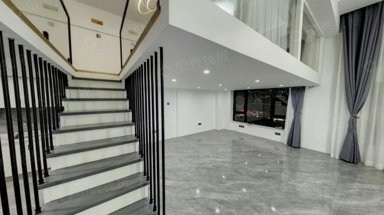 Crimson Star Sky Luxury - View 1