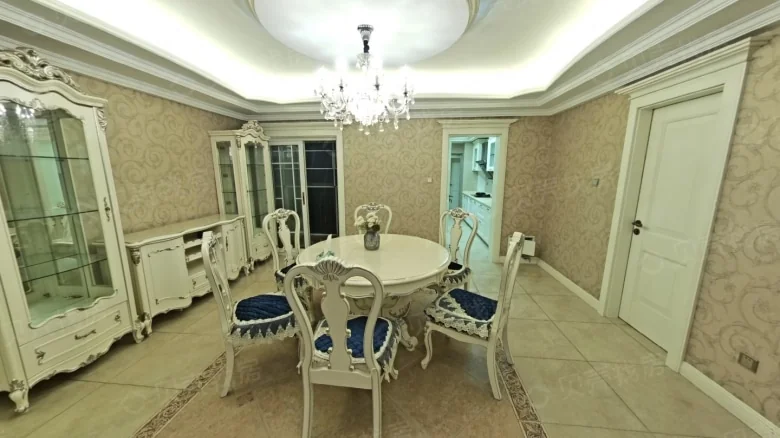 Elegant Garden Residence - View 2