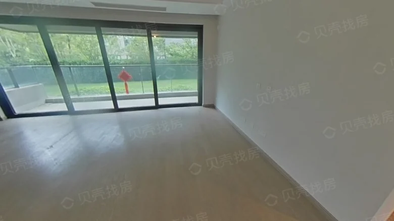 Lion Mountain Wave Courtyard - View 1