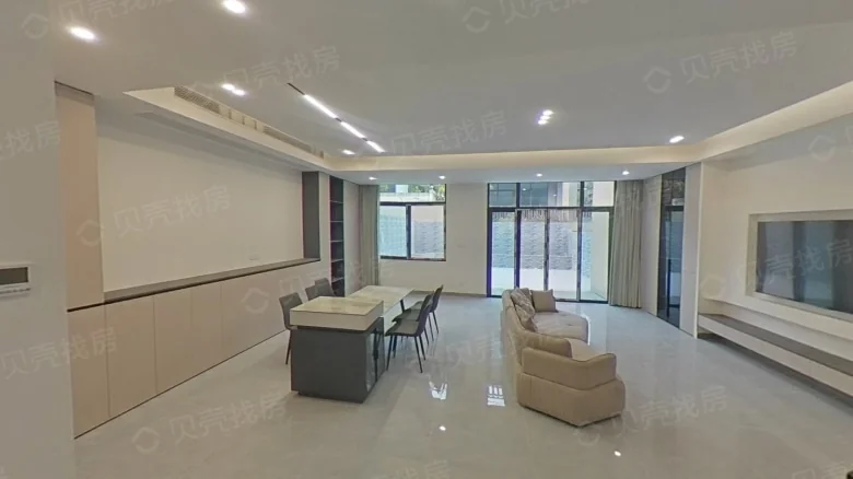 Elegant Residence TenYear Villa - View 2