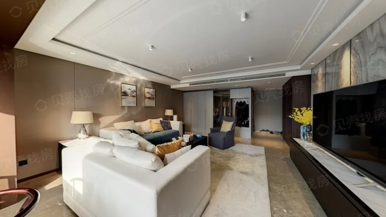 Resplendent Elegance - View 3