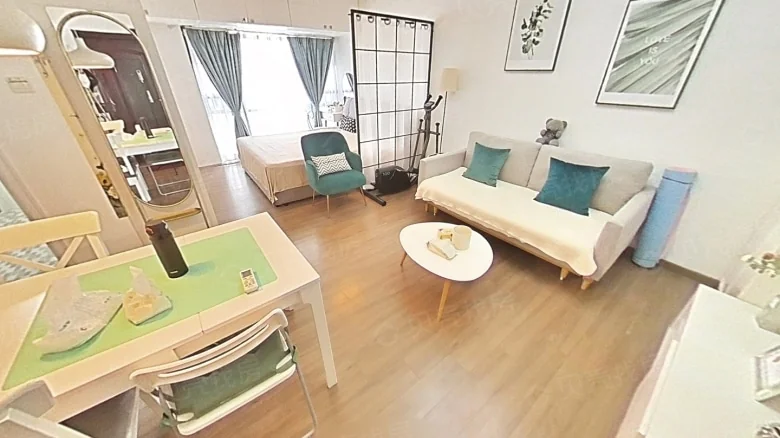 Jade Embraced Splendor Peak Style - View 1