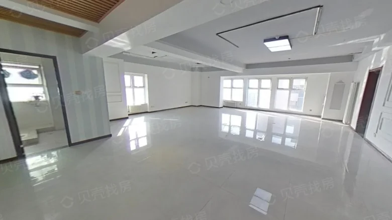 Shenglong Plaza Phase 1地块 translates to Shenglong Plaza Phase 1 Ground Plot or simply Shenglong Plaza Phase 1 Site. Considering the context is likely referring to a specific area within the development, the most appropriate translation would be - View 2