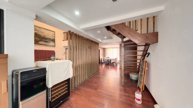 Rongke Thirty Thousand Feet - View 1