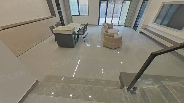 Elegant Residence TenYear Villa - View 3