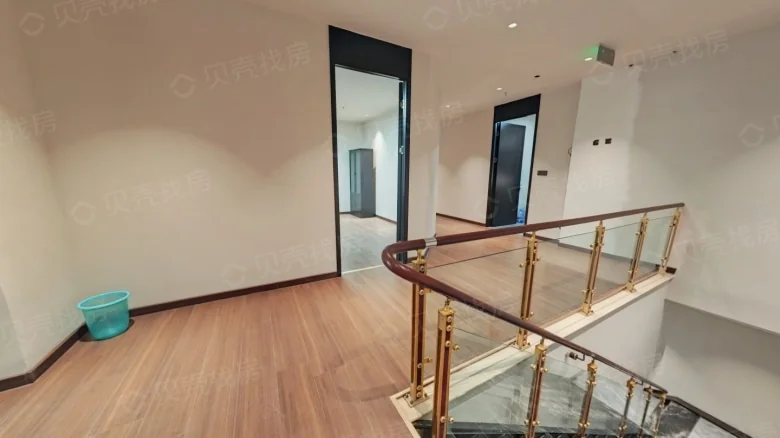 Shun City Commercial Street - View 12