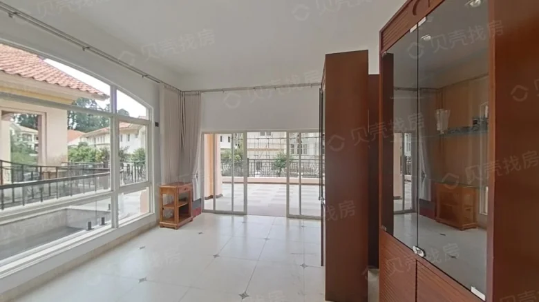 Peakview Golf Villa Residence - View 2