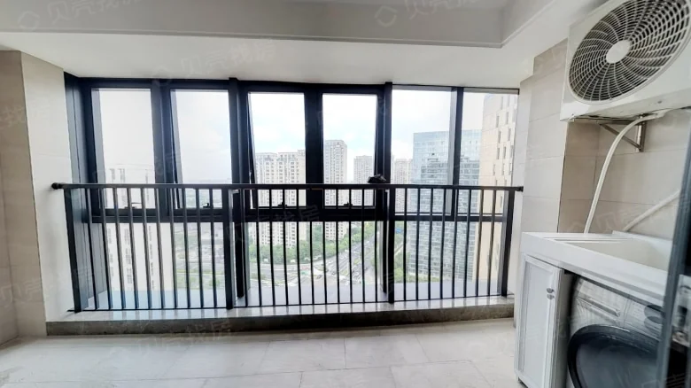 Central Bay Plaza - View 1