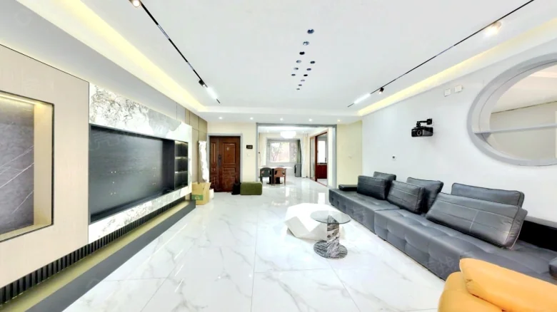 Crystal Garden at Lakeville Regency - View 1