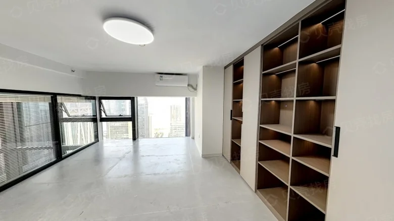 Excellence Central Globe - View 2