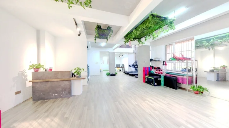 Shunao Huafu碧桂園碧桂園 would seem to be a proper noun related to a specific place or development in China, and does not have a direct translation. However, for - View 2