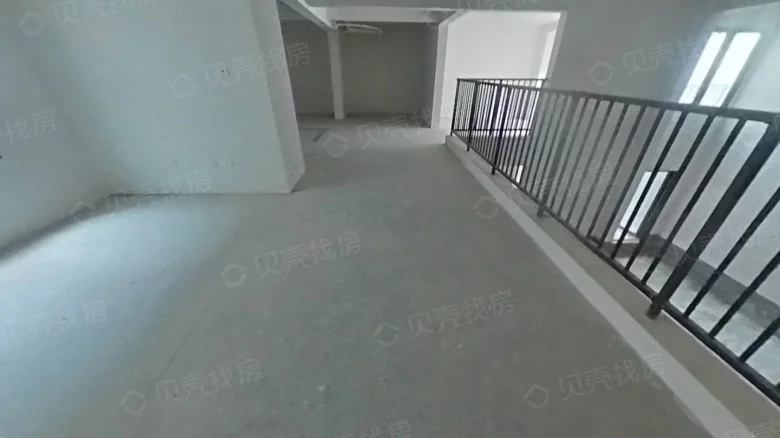 Lion Mountain Wave Courtyard - View 3