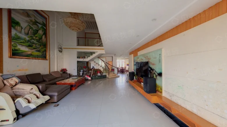 Golden Beverly - View 1