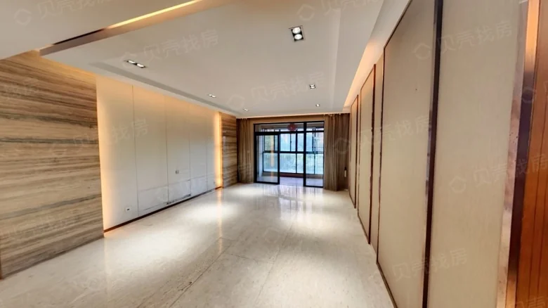 Elegant Residence Central Mansion - View 2