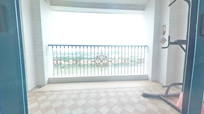 SilkandRibbon Silver Bay - View 3