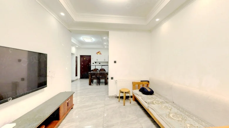 Queen International - View 2