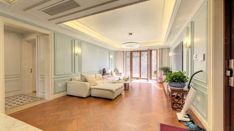 Luxin Tingyun Villa莊 in English would be represented more contextually as - View 1