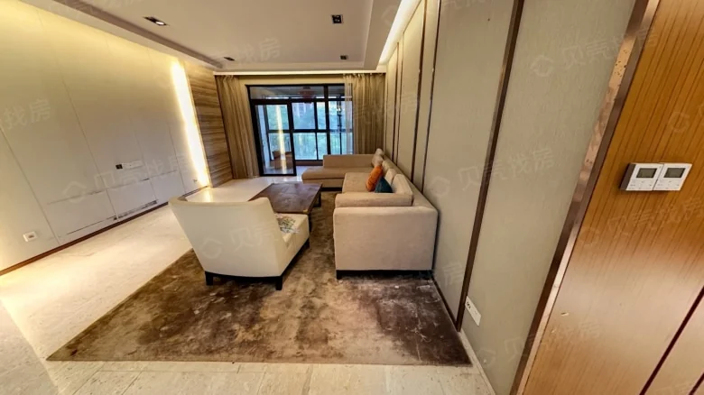 Elegant Residence Central Mansion - View 2