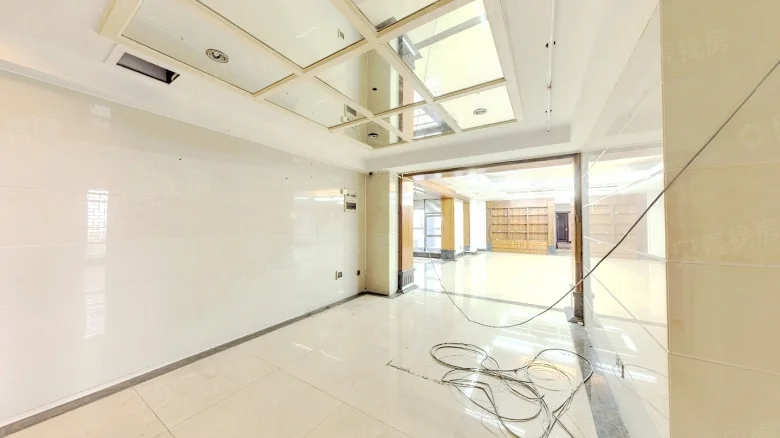 International Apartment - View 5