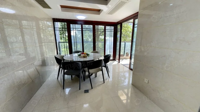 Outstanding Victoria Harbour South District - View 3