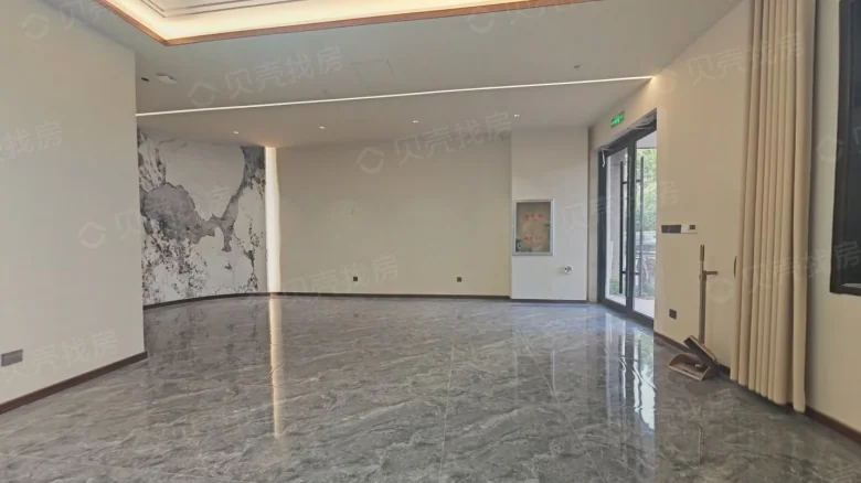 Shun City Commercial Street - View 9